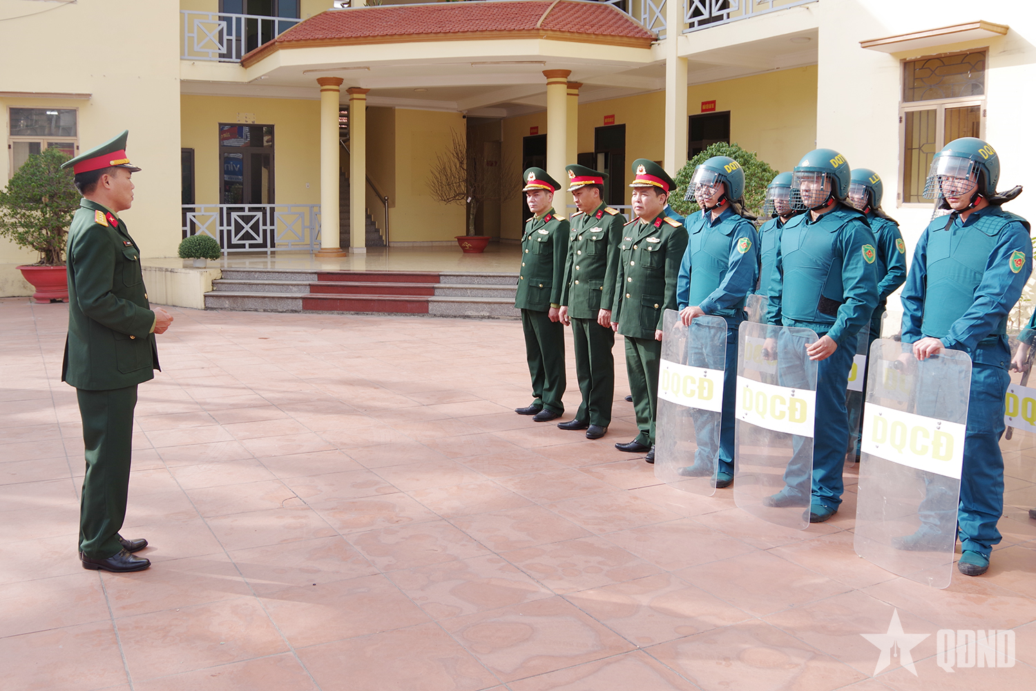 Khi sĩ quan chính quy về với cơ sở: Bám địa bàn ngay từ giờ đầu, ngày đầu

